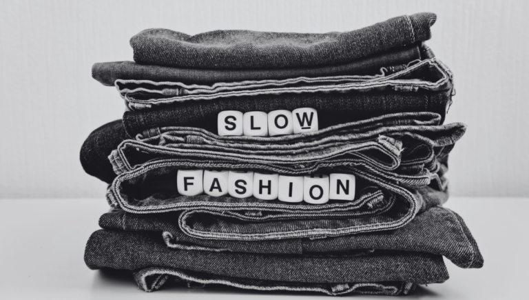 Kiezen voor duurzame kleding: Het belang van slow fashion